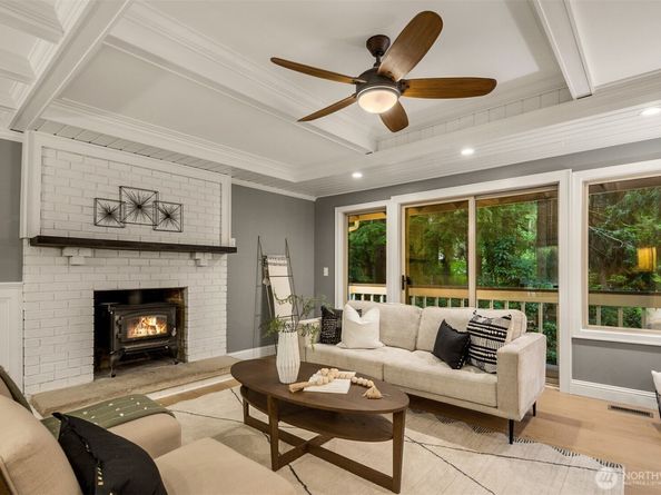 22842 NE 42nd St, Redmond WA 98053