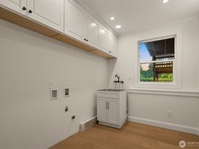 22842 NE 42nd St, Redmond WA 98053