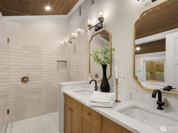 22842 NE 42nd St, Redmond WA 98053