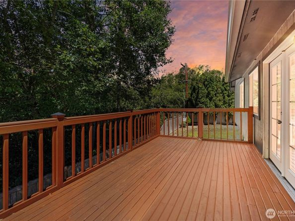 19207 135th Avenue SE, Renton WA 98058