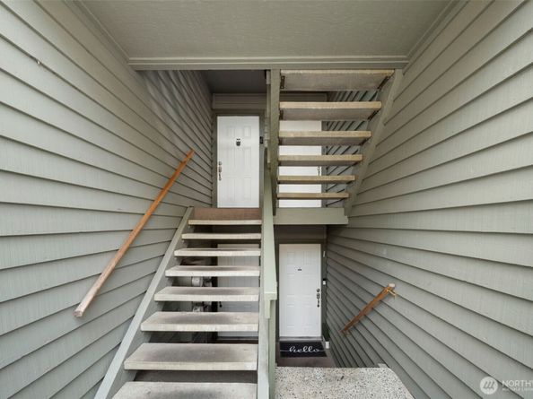 12703 NE 129th Court H202, Kirkland WA 98034