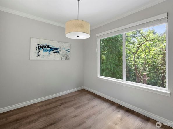 12703 NE 129th Court H202, Kirkland WA 98034