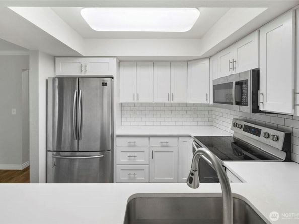 12703 NE 129th Court H202, Kirkland WA 98034