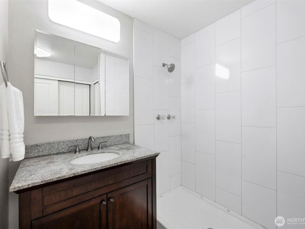12703 NE 129th Court H202, Kirkland WA 98034
