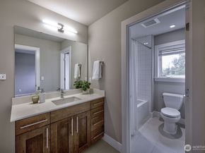 11030 NE 60th Lane, Bellevue WA 98006