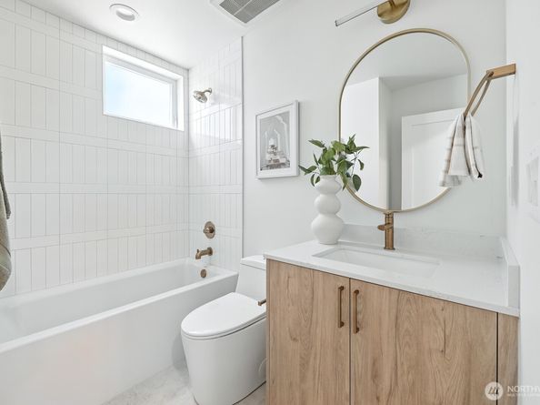 9020 13th Avenue NW B, Seattle WA 98117