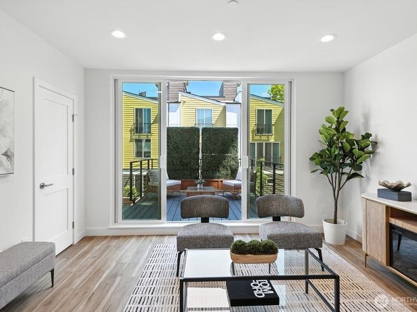 9020 13th Avenue NW B, Seattle WA 98117