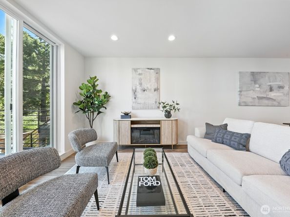 9020 13th Avenue NW B, Seattle WA 98117