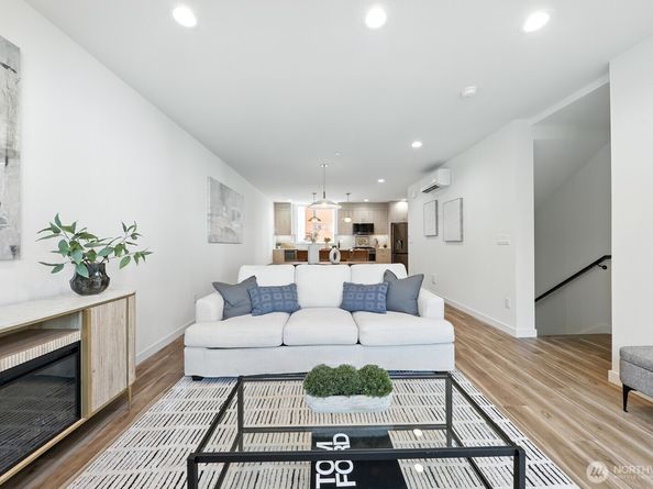9020 13th Avenue NW B, Seattle WA 98117