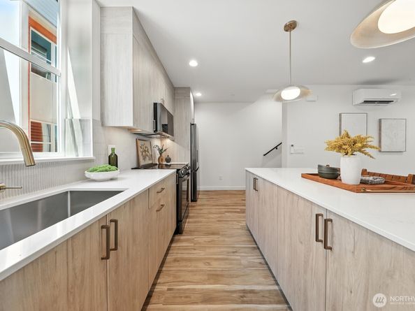 9020 13th Avenue NW B, Seattle WA 98117