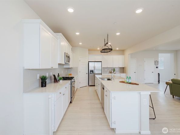 948 Panoramic Loop, Bremerton WA 98312