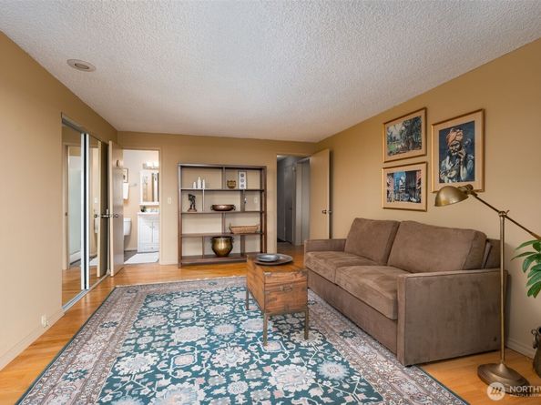 10203 47th Avenue SW C3, Seattle WA 98146