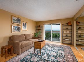 10203 47th Avenue SW C3, Seattle WA 98146