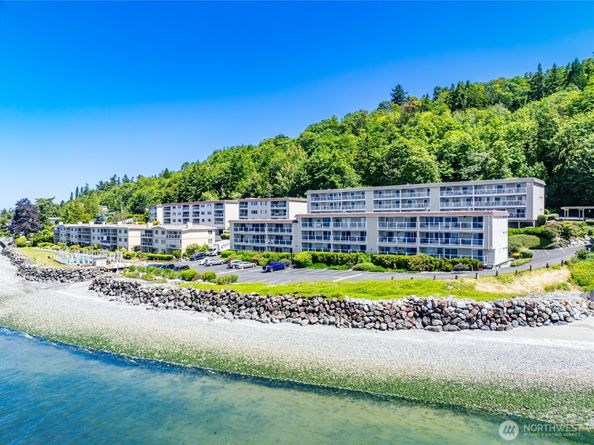 10203 47th Avenue SW C3, Seattle WA 98146