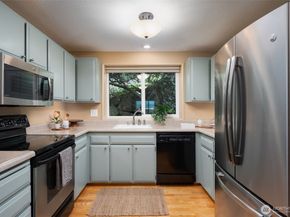 10203 47th Avenue SW C3, Seattle WA 98146