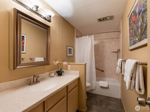 10203 47th Avenue SW C3, Seattle WA 98146