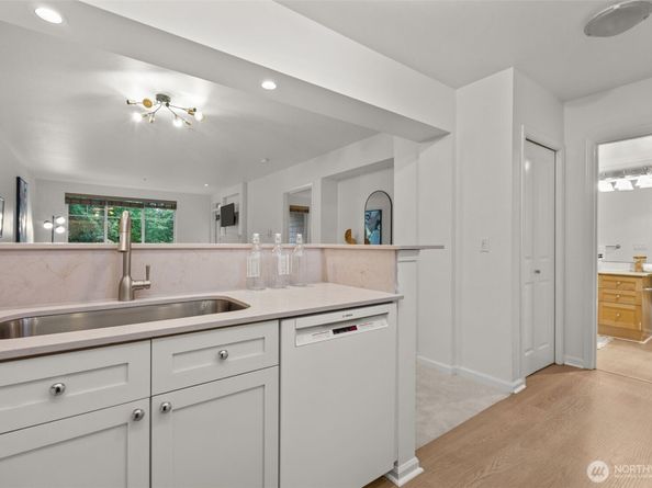1525 NW 57th Street 303, Seattle WA 98107