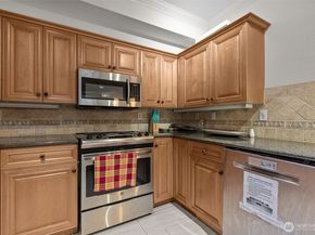1525 NW 57th Street 303, Seattle WA 98107