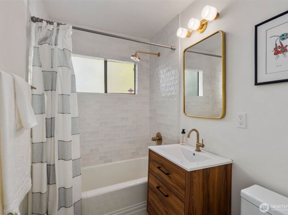 28605 Manzanita Beach Road SW, Vashon WA 98070