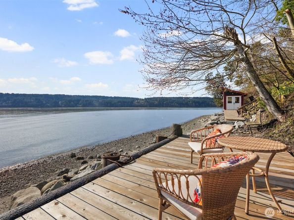 28605 Manzanita Beach Road SW, Vashon WA 98070