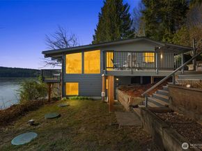 28605 Manzanita Beach Road SW, Vashon WA 98070