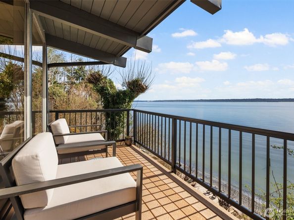 28605 Manzanita Beach Road SW, Vashon WA 98070