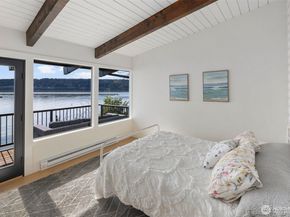 28605 Manzanita Beach Road SW, Vashon WA 98070