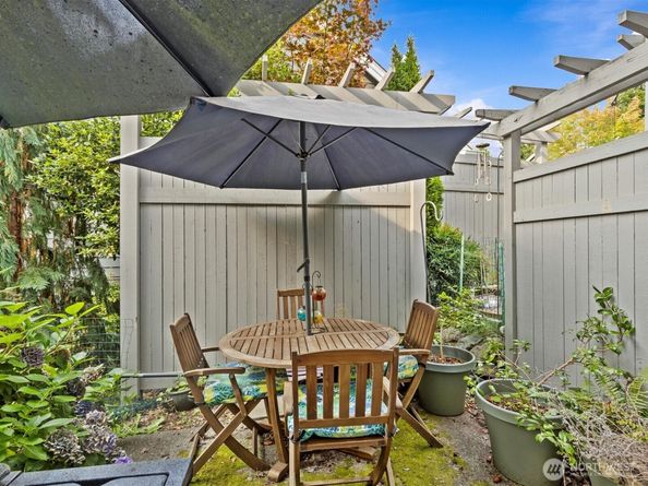 4156 248th Court SE 67, Issaquah WA 98029