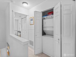 4156 248th Court SE 67, Issaquah WA 98029