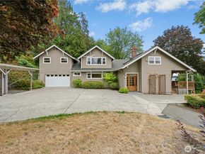12506 Holmes Point Drive NE, Kirkland WA 98034