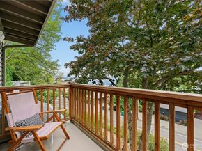 12506 Holmes Point Drive NE, Kirkland WA 98034