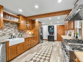 12506 Holmes Point Drive NE, Kirkland WA 98034