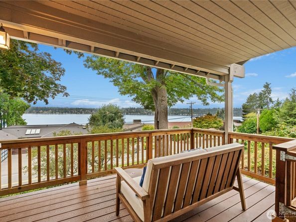 12506 Holmes Point Drive NE, Kirkland WA 98034