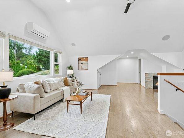 12506 Holmes Point Drive NE, Kirkland WA 98034