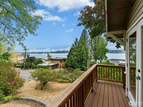 12506 Holmes Point Drive NE, Kirkland WA 98034