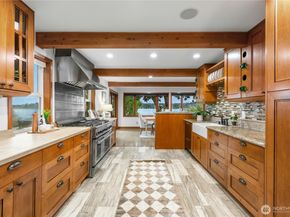 12506 Holmes Point Drive NE, Kirkland WA 98034