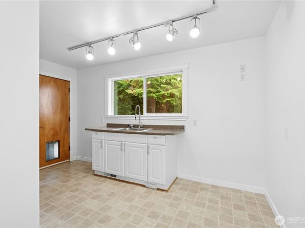 12506 Holmes Point Drive NE, Kirkland WA 98034