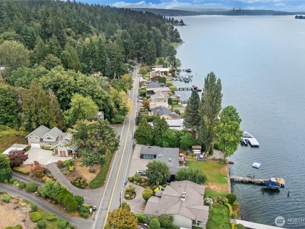 12506 Holmes Point Drive NE, Kirkland WA 98034