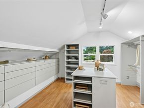 12506 Holmes Point Drive NE, Kirkland WA 98034