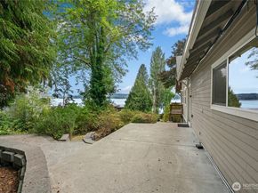 12506 Holmes Point Drive NE, Kirkland WA 98034