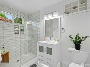 12506 Holmes Point Drive NE, Kirkland WA 98034