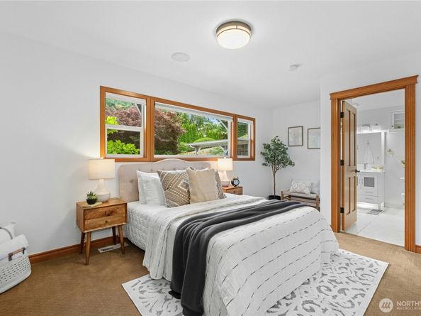 12506 Holmes Point Drive NE, Kirkland WA 98034