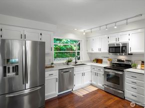 4403 NE 187th Place, Lake Forest Park WA 98155