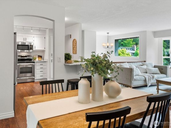 4403 NE 187th Place, Lake Forest Park WA 98155
