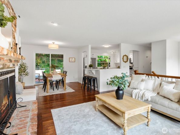 4403 NE 187th Place, Lake Forest Park WA 98155
