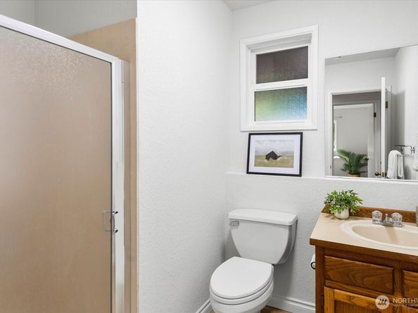 4403 NE 187th Place, Lake Forest Park WA 98155