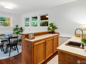 4403 NE 187th Place, Lake Forest Park WA 98155