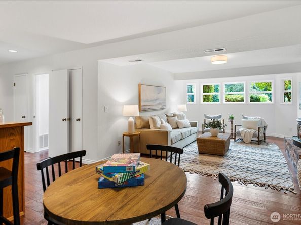 4403 NE 187th Place, Lake Forest Park WA 98155