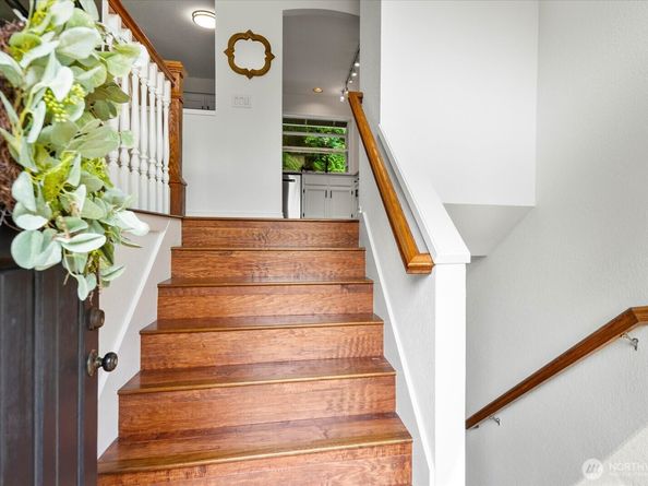 4403 NE 187th Place, Lake Forest Park WA 98155