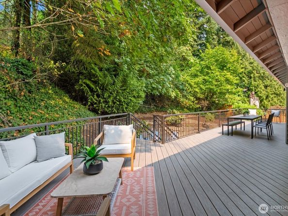 4403 NE 187th Place, Lake Forest Park WA 98155